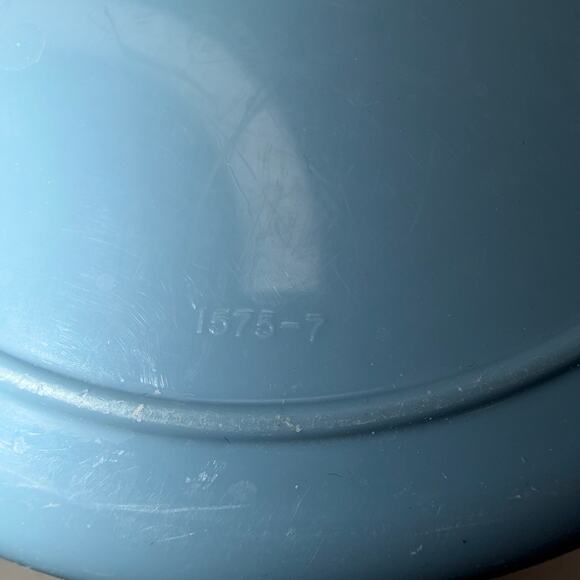 Tupperware Vintage Blue 1.5 Quart Pitcher #1575 Push Button Lid Made in U.S.A. - Picture 7 of 10